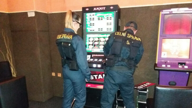 Celní správa zlikvidovala nelegální hernu v Holešovicích