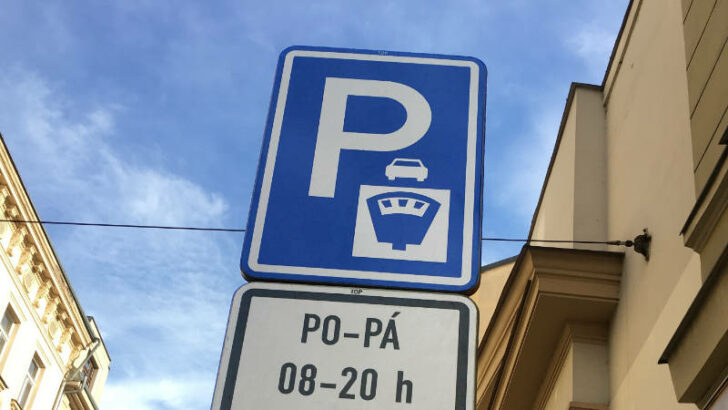 Nové zóny placeného parkování platí ode dneška na Praze 3 a 7