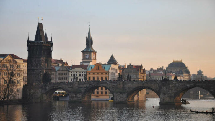Do Prahy loni zavítalo skoro 8 milionů turistů. Národnostní složení zůstává neměnné