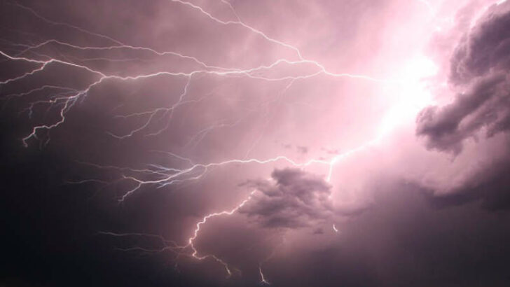 Zasáhnou nás silné bouřky, varují meteorologové