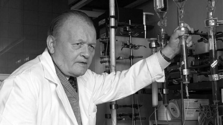 Antonín Holý v laboratoři.