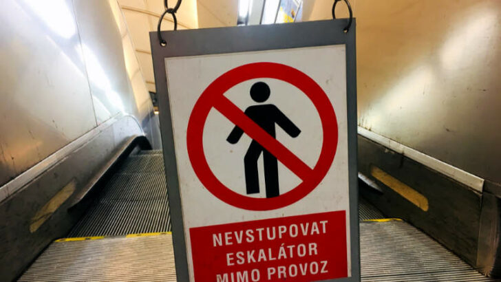 Vstup do metra na Karlově náměstí bude na rok uzavřen