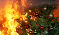 Hořící vánoční stromeček (ilustrační foto).