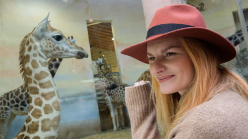 Kmotra Nely, Iva Pazderková, malé žirafě popřála šťastný život a spoustu sourozenců.