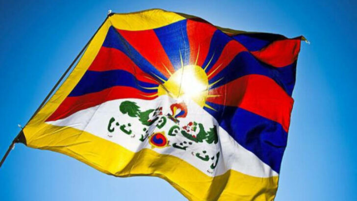 Pražský magistrát po letech nejspíš opět vyvěsí tibetskou vlajku