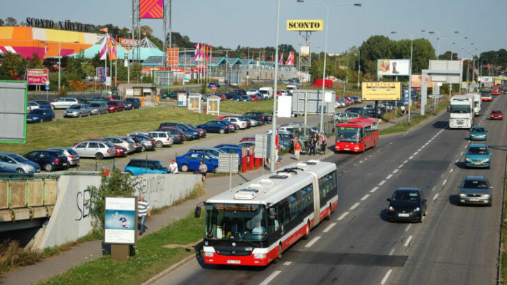 Změny v MHD v září: Nové zastávky, ale i škrtání spojů