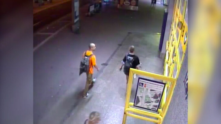 Přepadení na Florenci. Muže praštili skateboardem přes hlavu a okradli ho