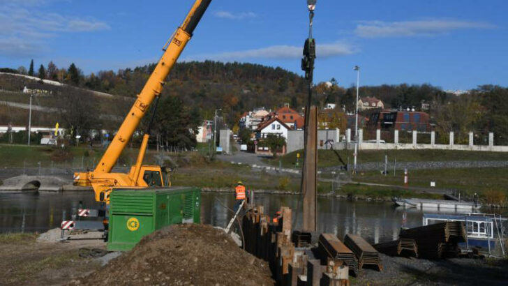 Stavba nové Trojské lávky začala. Hotovo by mělo být už příští rok