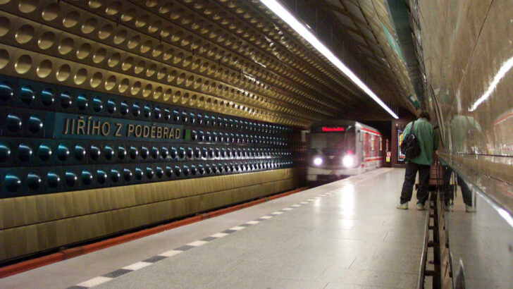 Stanice metra Jiřího z Poděbrad se na deset měsíců úplně uzavře