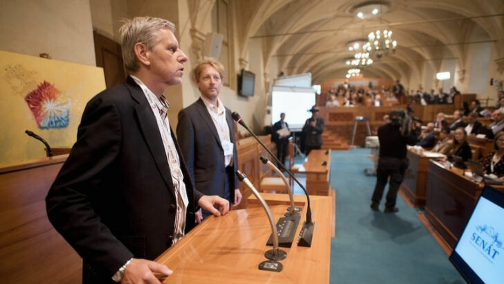 Demokracie v krizi. Cestu ven budou hledat přední odborníci na symposiu v Obecním domě