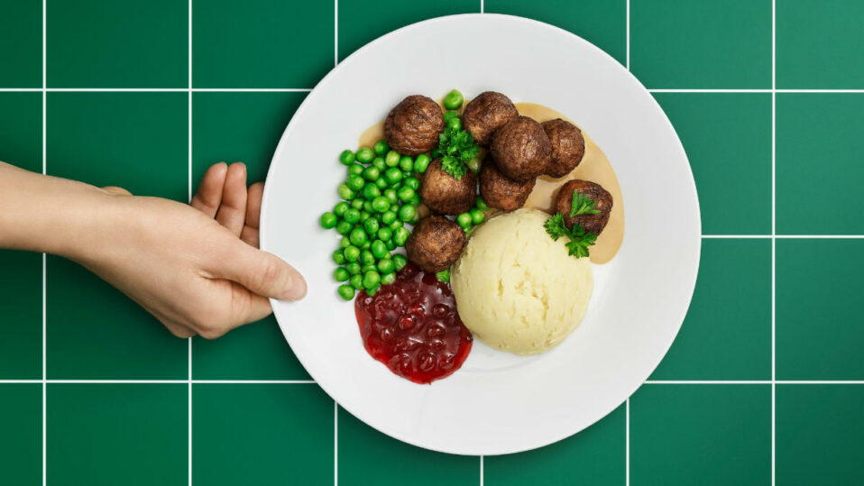 IKEA začala prodávat bezmasé kuličky. Chce snížit uhlíkovou stopu
