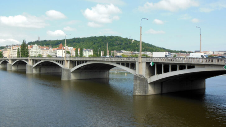 Oprava Jiráskova mostu částečně omezí dopravu