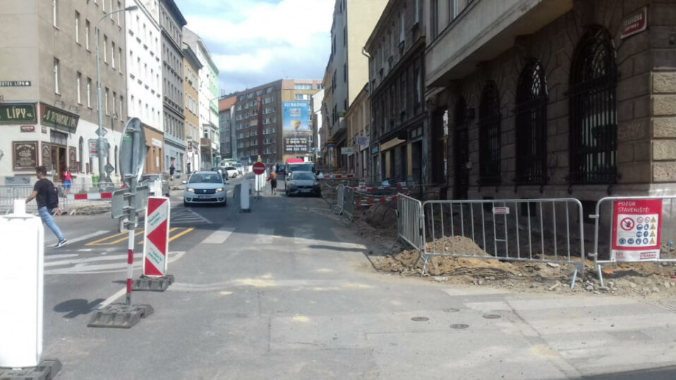 Úplná uzavírka části ulice Koněvova potrvá až do konce října