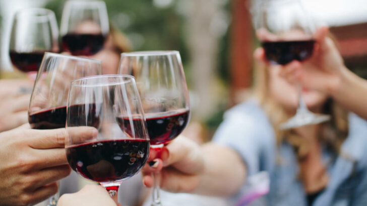 Vinohradské vinobraní bude letos jiné. Víno přesto poteče proudem