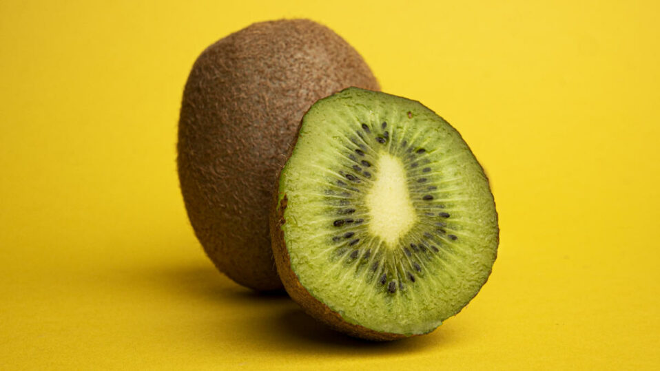 Kiwi obsahuje enzymy usnadňující trávení