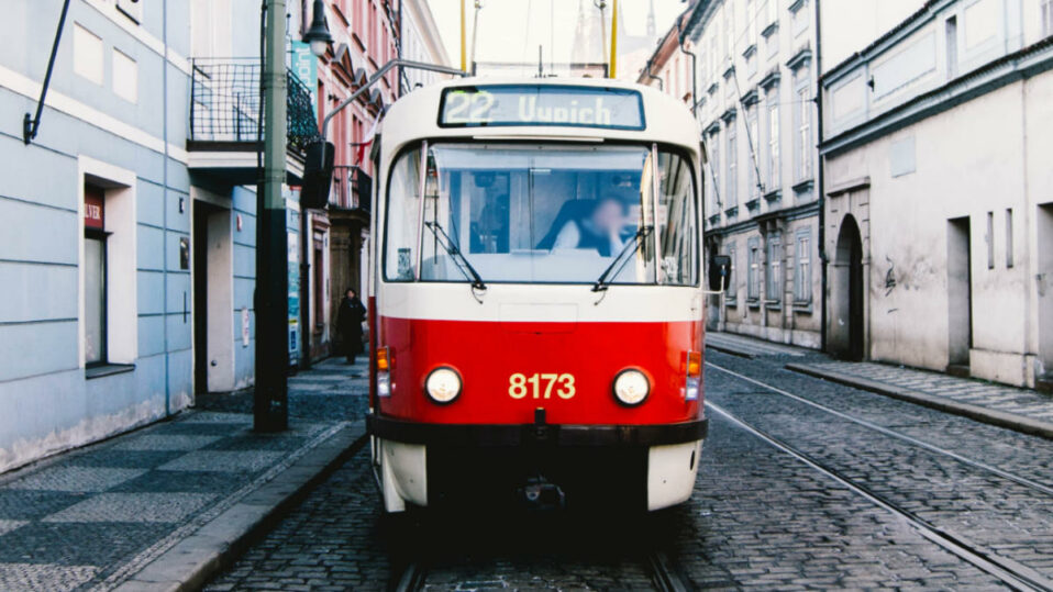 Srážek chodců s tramvají loni výrazně ubylo. Nikdo nezemřel