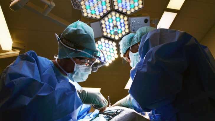 V Motole provedli mimořádně náročnou transplantaci plic