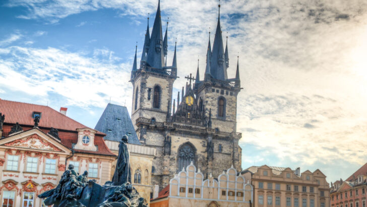 Tisíce křížů zaplavily Staroměstské náměstí