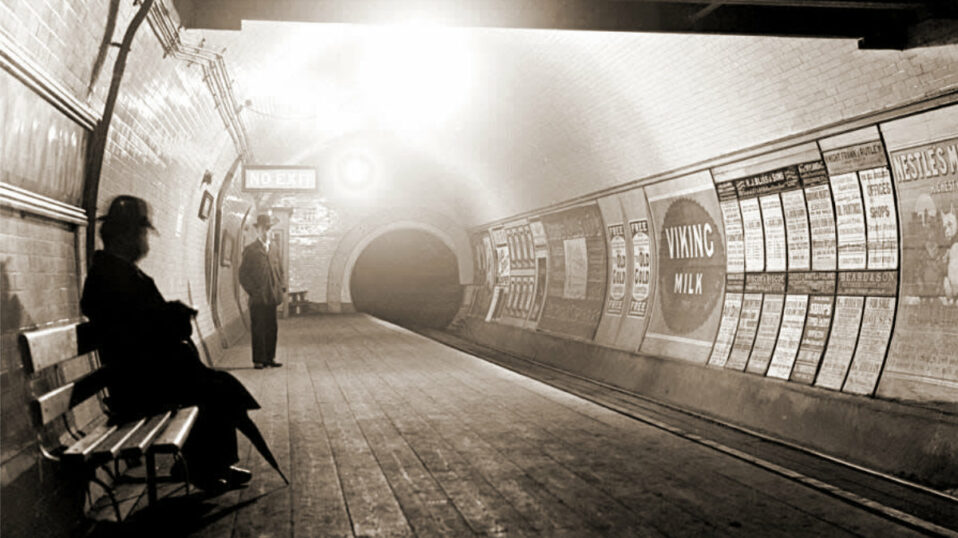Londýnské metro hlásilo příští stanici automaticky už na konci 19. století