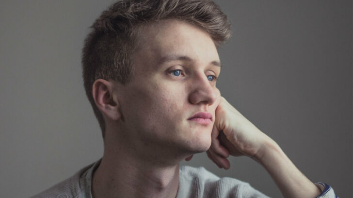 Často se nudíte? Psychologové odhalují, co to o vás skutečně prozrazuje (a jak to změnit)