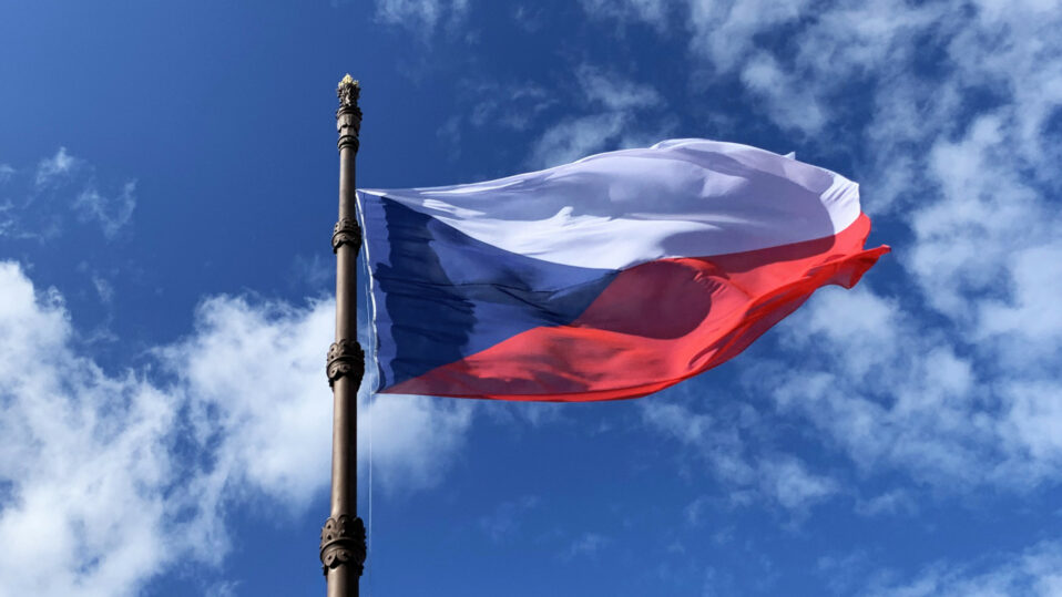 Jak bude otevřeno 17. listopadu? Stále panují zmatky. Lidi neví, kdy můžou do krámu. Jak to bude tuhle neděli?