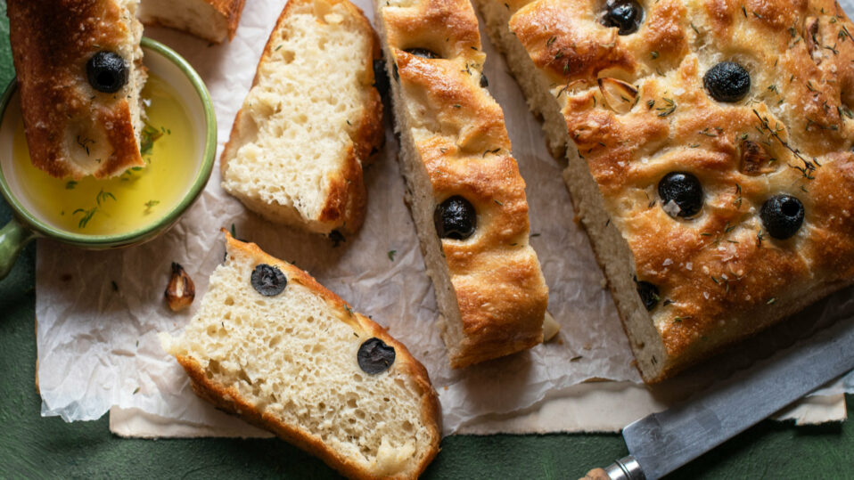 Domácí nadýchaná focaccia: Italský chléb s vůní Středomoří