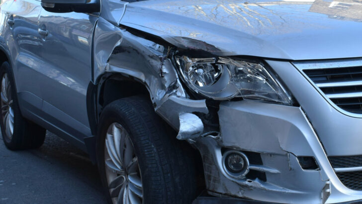 Masakr na parkovištích jede naplno. Kde nejvíc hrozí, že vám rozšmelcují auto?