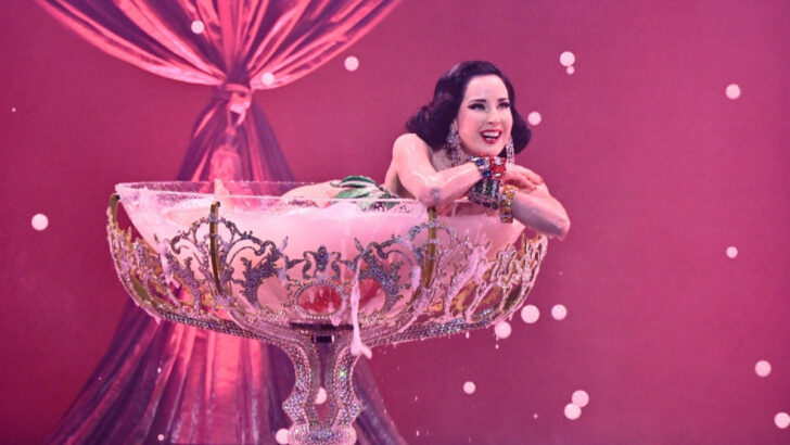 Forum Karlín pohostí legendy: Pendulum a Dita Von Teese míří do Prahy