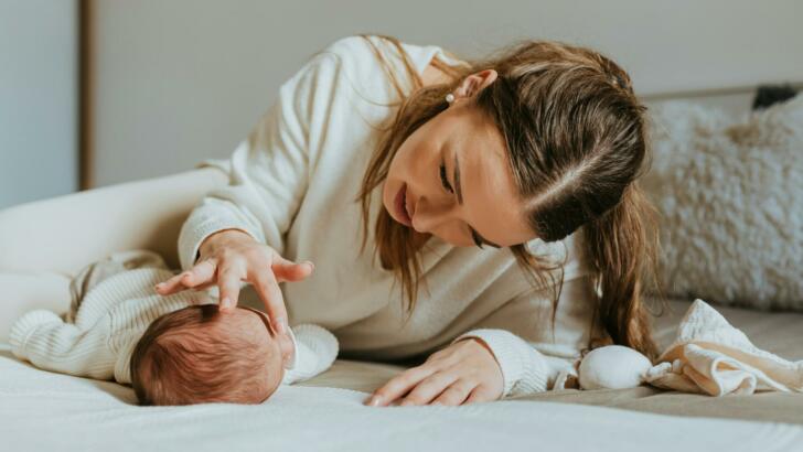 Nová povinnost po porodu: papír dostane každá, ale spousta žen se může dostat do zbytečných komplikací